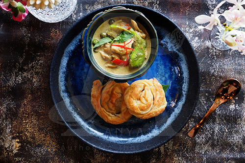 GREEN CURRY CHICKEN SERVED WITH ROTI